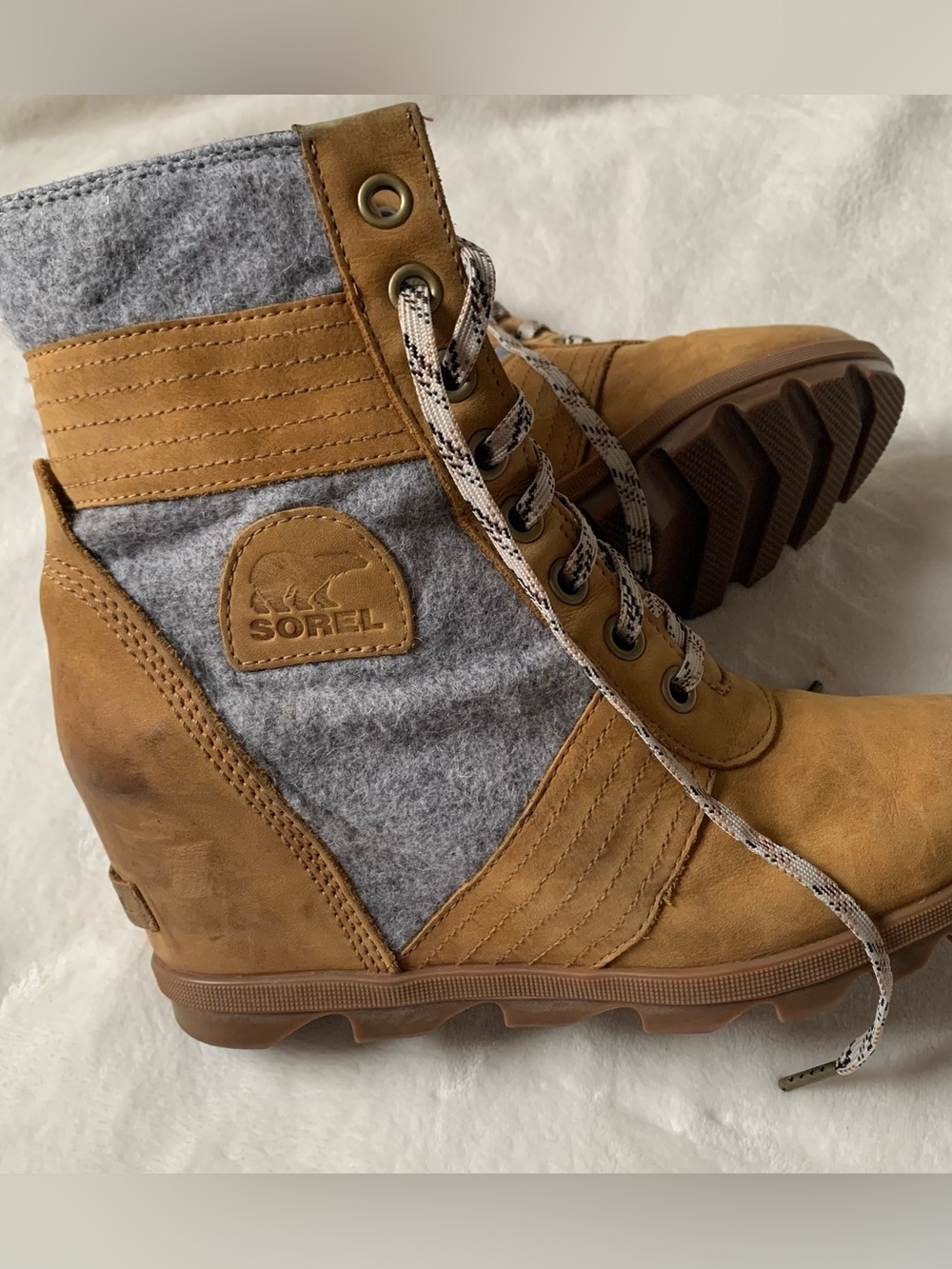 Sorel Women's Tan and Gray Lexi Wedge Lace-Up Leather-Trim Boots Size 10.5